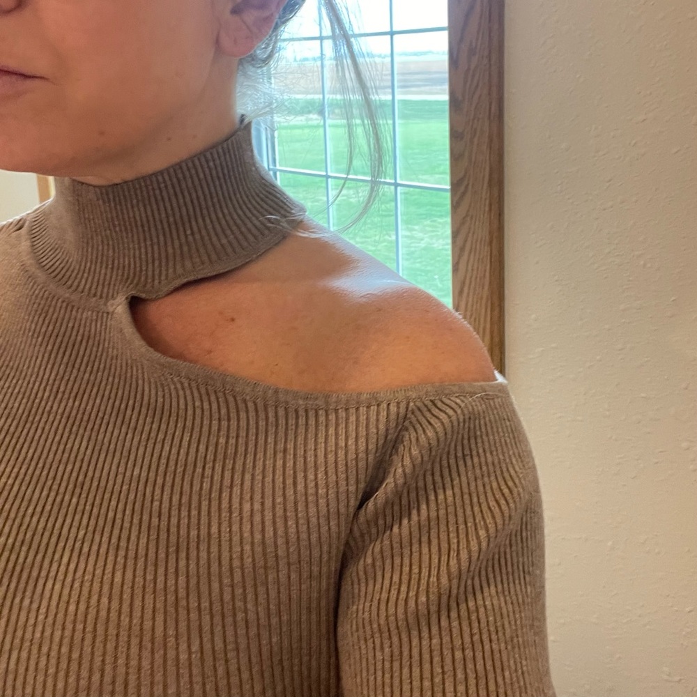 Lush Cold Shoulder Cut Out Ribbed Turtleneck - Picture 4 of 6